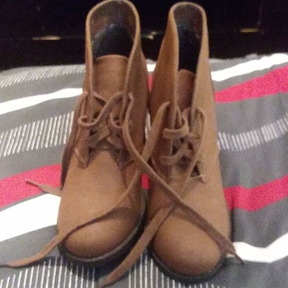 Brand new booties never worn - Picture 2 of 4